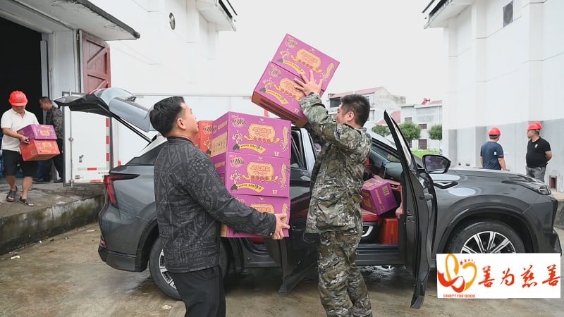台风无情人有情 爱心捐赠暖人心