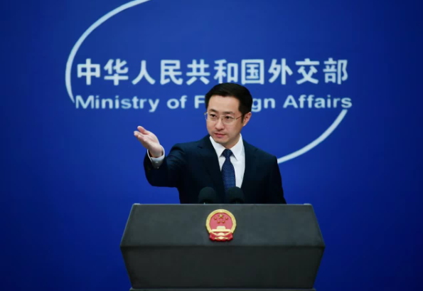 特朗普称不会为了和中国谈判而取消对华关税 外交部回应
